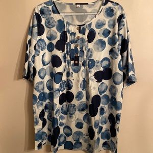 Short sleeve blue and white top Size XXL